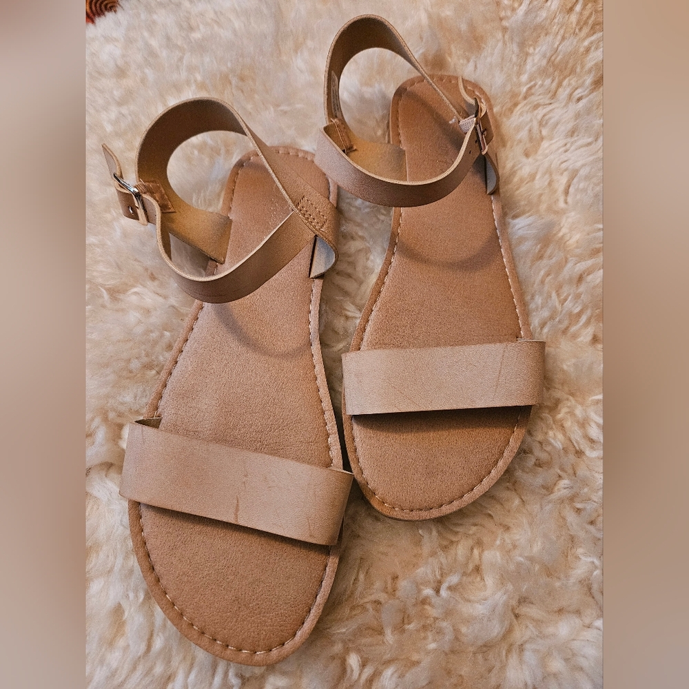 Dream Pairs Nude Sandals